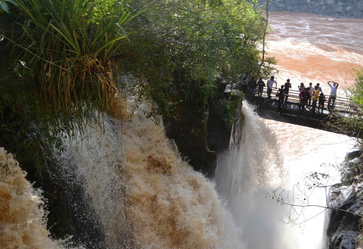 En Corrientes esperaban un pico para el lunes y estimaron que puede afectar a un millar de pobladores.