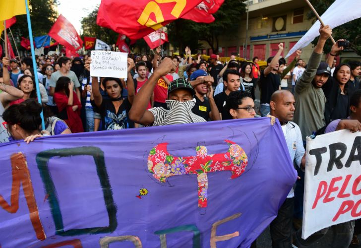 En las afueras de los estadios de Belo Horizonte y Fortaleza, las protestas dejaron un saldo de 18 detenidos. 