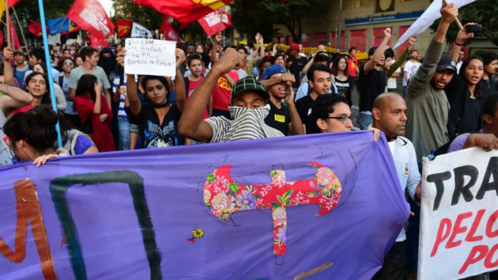 En las afueras de los estadios de Belo Horizonte y Fortaleza, las protestas dejaron un saldo de 18 detenidos. 