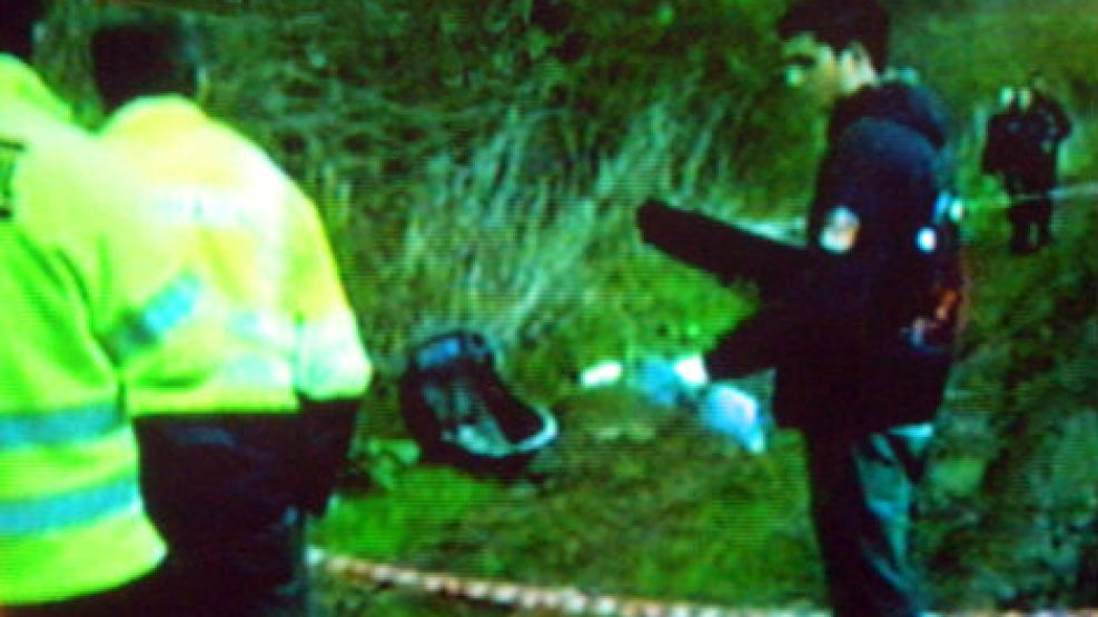 La Policía Científica levantó rastros del lugar para intentar recomponer la escena del crimen.