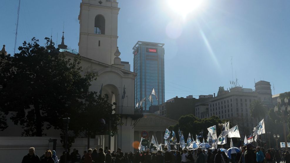  Manifestación kirchnerista en el Cabildo para mostrar su apoyo al país y repudiar el fallo de la Corte de EEUU favorable a los fondos buitre.