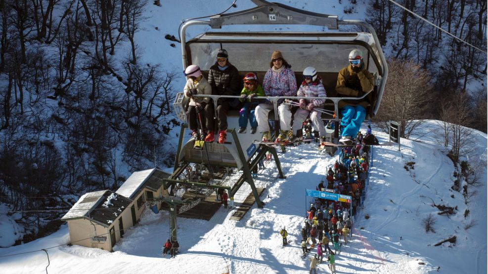El Cerro Catderal, abrío los medios de elevación y dió por comenzada la temporada de esquí. 