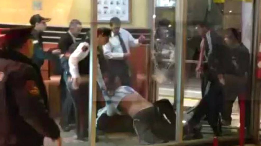 Un testigo logró capturar en video las imágenes del enfrentamiento entre punguistas y policías