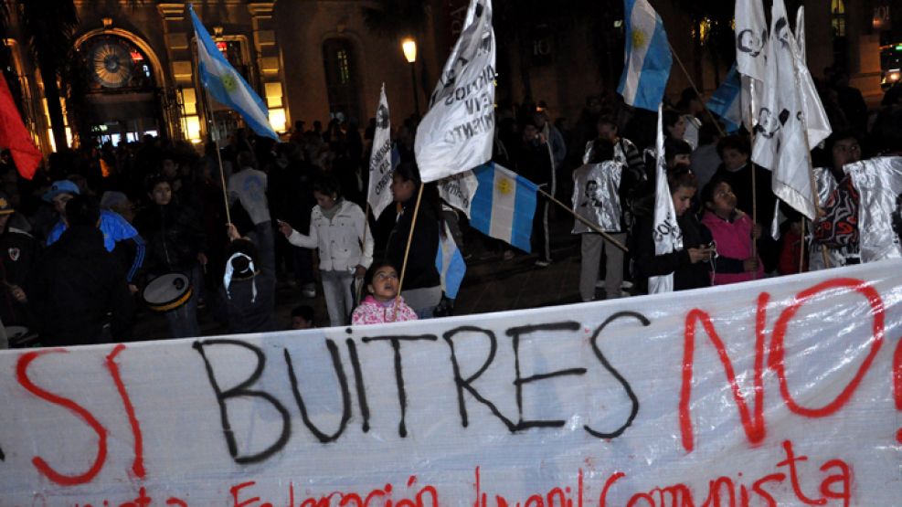 Bandera. Anoche en Córdoba distintos sectores se autoconvocaron para protestar por el fallo.