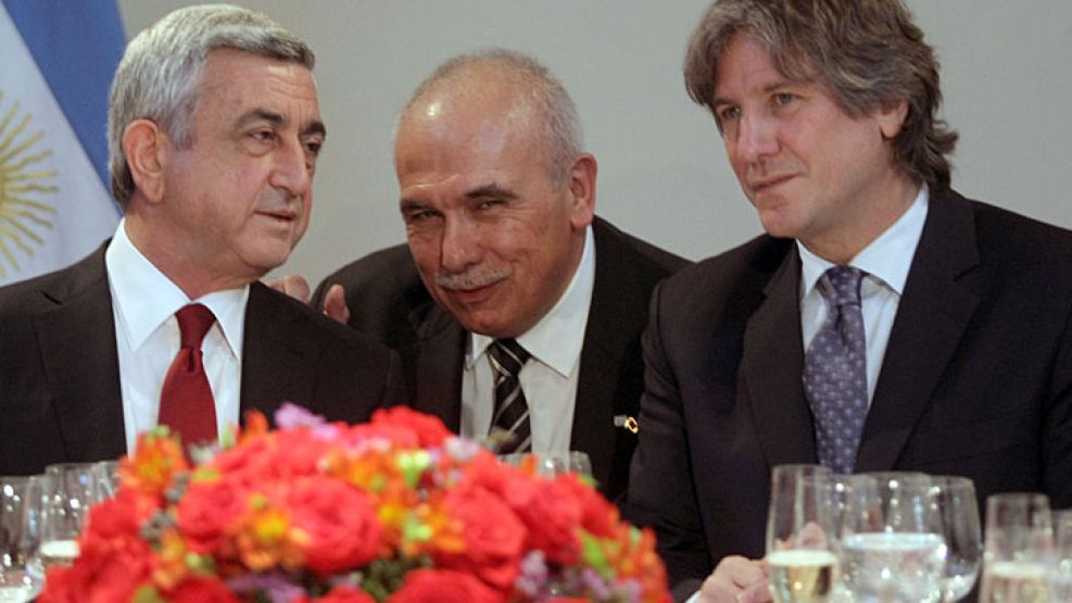 Tras ser procesado, el vice recibió al presidente armenio, Serzh Sargsyas.