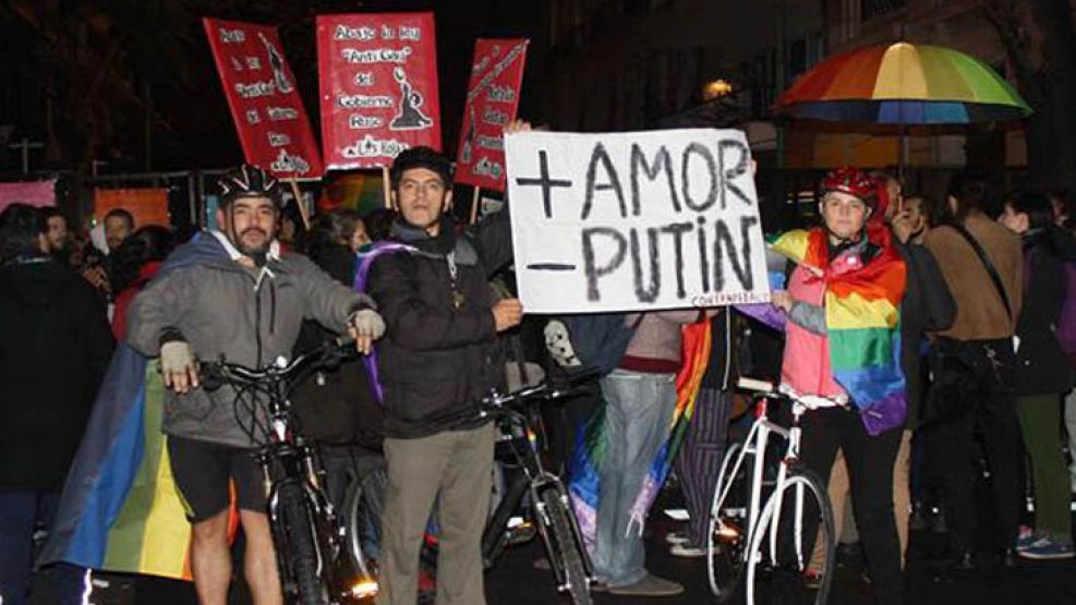 Para mañana, un grupo de militantes organiza una bicicleteada para pedirle a Putin que "termine con las leyes de su gobierno que persiguen a las minorías sexuales". 