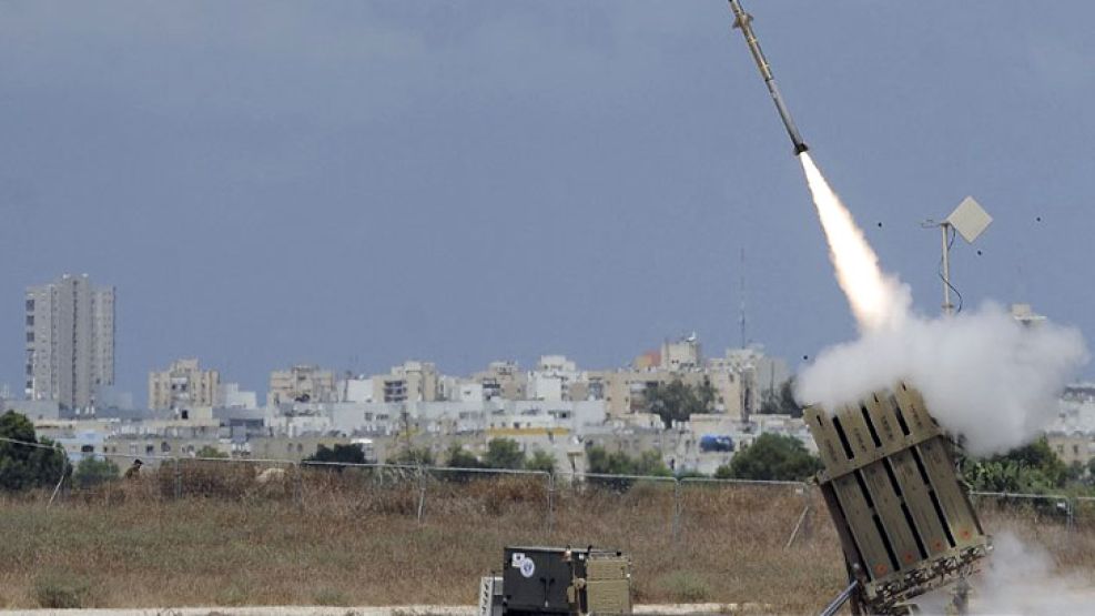 Misil lanzado desde la Cúpula de Hierro en Israel.