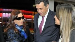 La presidenta Cristina Fernández de Kirchner arribó ayer a la noche a Brasilia para participar del primer encuentro de trabajo entre los jefes de Estado de la Unasur y del Brics.