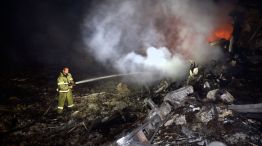 La caída del avión dejó un horroroso campo de cadaveres sobre territorio ucraniano.
