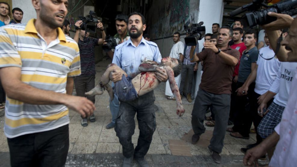 Con un brutal bombardeo israelí, el conflicto en Gaza ya dejó 434 decesos.