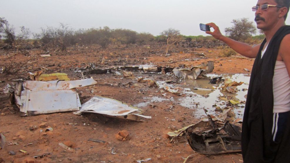 Restos. Militares franceses encontraron ayer varias piezas de la aeronave, totalmente “desintegrada”, en el este del país africano.