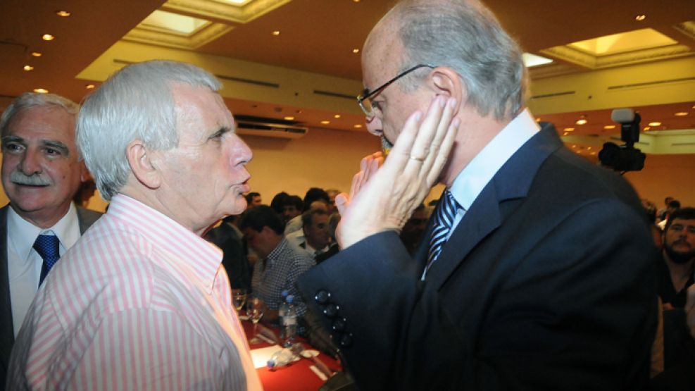 Sin exito. El ministro de Trabajo, Carlos Tomada (der.), llevó otra iniciativa a CFK para distender la relación con los gremios.