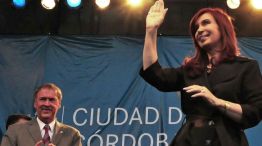  La presidenta Cristina Fernández de Kirchner, encabezó un acto en el que se entregaron obras diversas obras para la provincia de Córdoba, entre ellas más estaciones de televisión digital y la iniciac