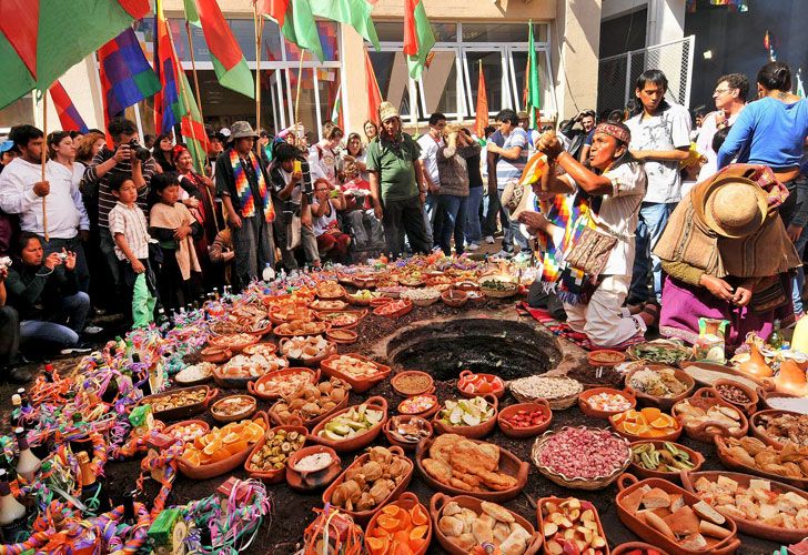 Sala rindió tributo a la Pachamama junto a amautas, caciques de pueblos coyas, autoridades tradicionales y sabios mburvichas de pueblos tradicionales en la sede tupamara. 