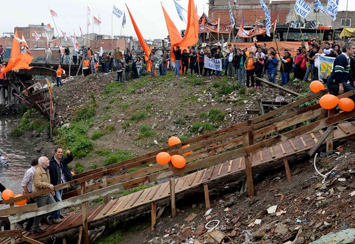 Scioli señaló que estaba "contento por volver a esta barriada", donde en 1997 lanzó su primera candidatura. 