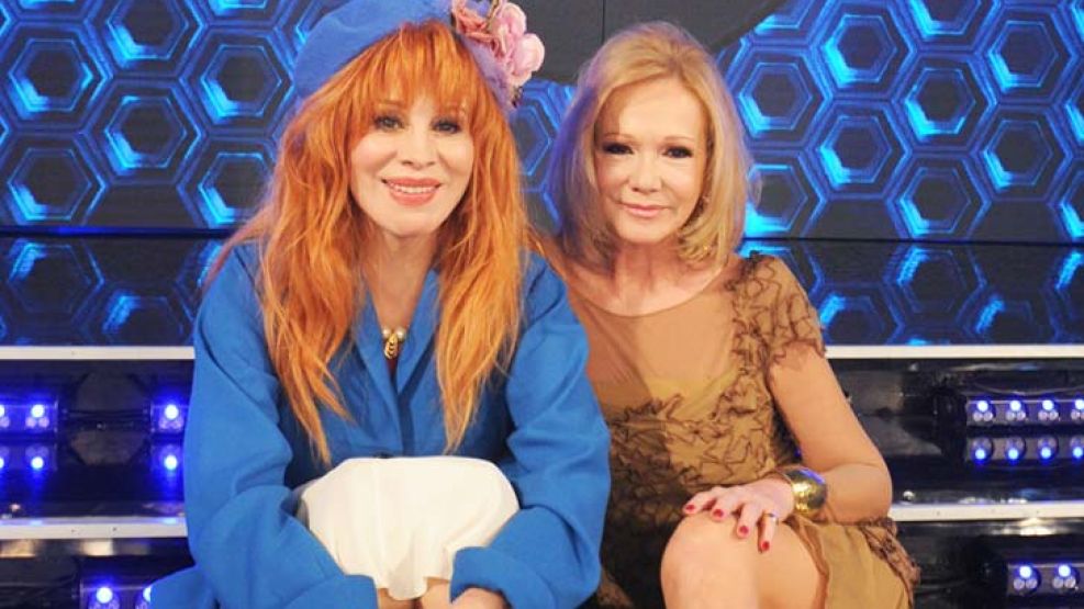 Juntas. Nacha y Solita en ShowMatch. Para la Guevara, el programa de Tinelli es “la Biblia y el calefón”, y para la Silveyra, “un enorme desafío”.