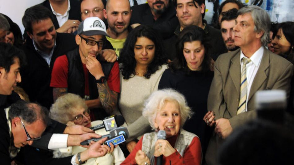 "Ya tengo a mis 14 nietos conmigo", celebró Carlotto.