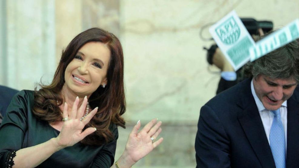 La oposición cuestiona a Cristina Ferández por mantener a Amado Boudou como su vicepresidente.