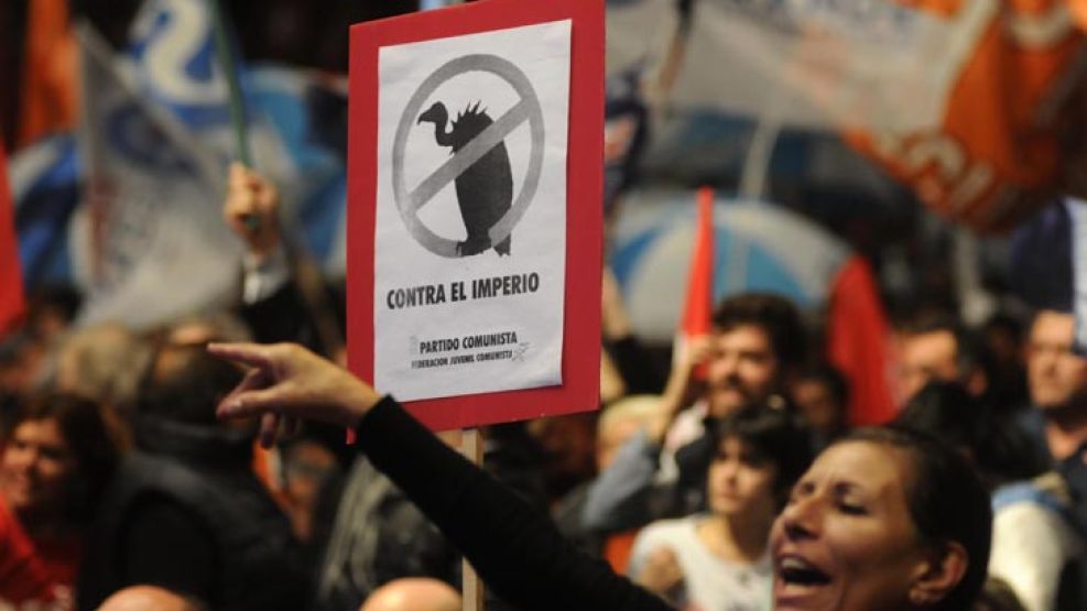 El acto de Unidos y Organizados en el Luna Park contra los fondos buitre.