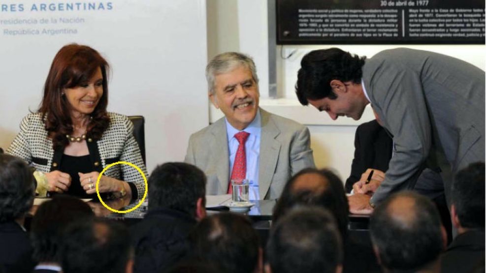 "A mi izquierda, la pared". Y dos anillos de oro, más un Rolex President de 20 mil dólares.