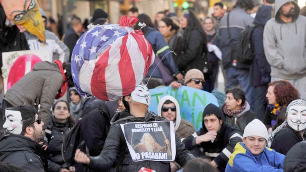 Movilización. Ayer hubo una protesta frente a la cámara de comercio argentino-estadounidense.