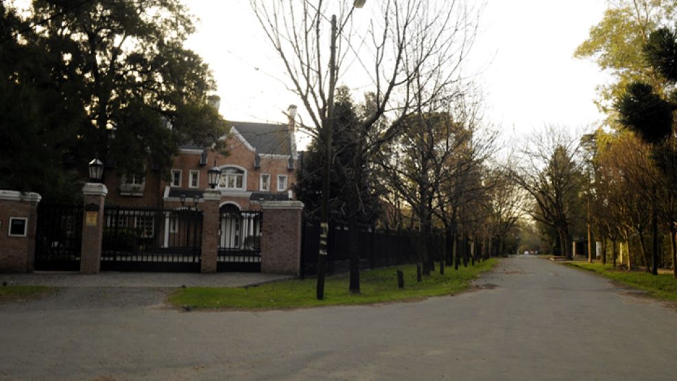 Postal del paraiso. La colocación de maceteros modificará el paisaje de una de las zonas más exclusivas del oeste del Gran Buenos Aires. 