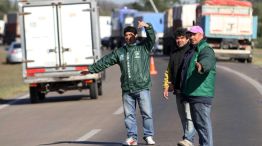 En Resistencia, Chaco, camioneros realizan un retén de camiones en proximidades del cruce de las rutas nacionales 11 y 16.