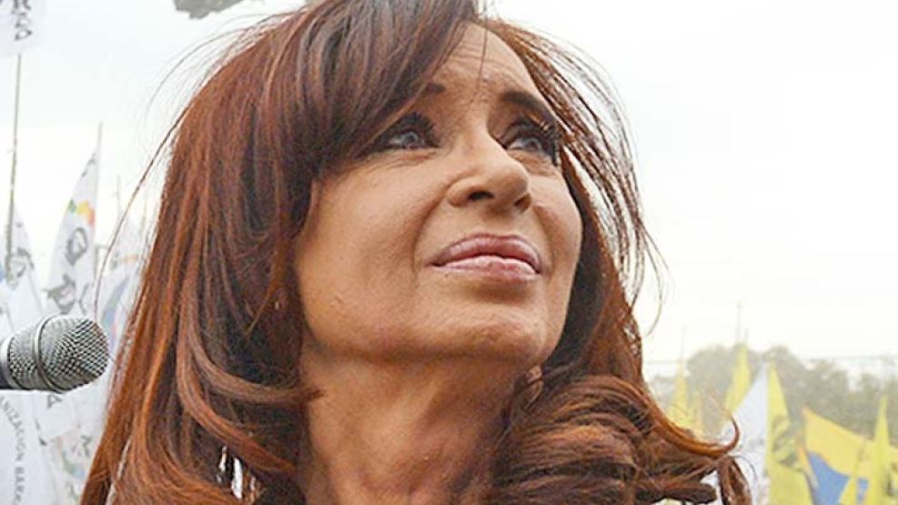 CFK. Justo dentro de un año se celebrarán las internas abiertas, las PASO, donde se elegirá a los candidatos oficialistas  que competirían en las elecciones generales para heredar el sillón de la Pres