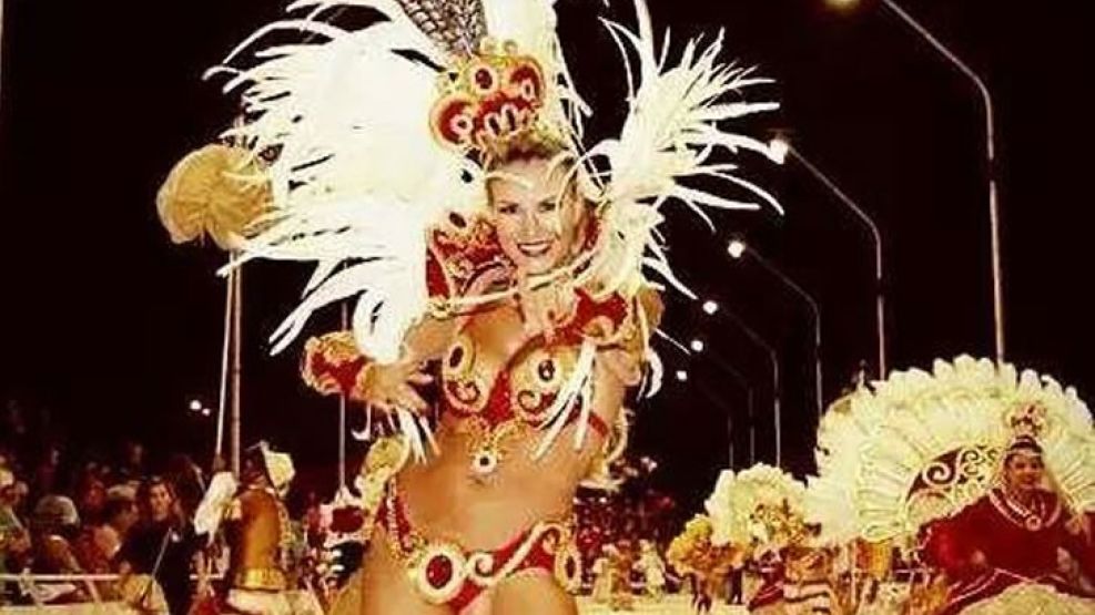 Ayliñ Marín la flamante reina de Kamarr, quién buscará ser elegida la reina del Carnaval del País.