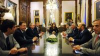 Los gobernadores ajustan sus estrategias para evitar el derrotero kirchnerista.