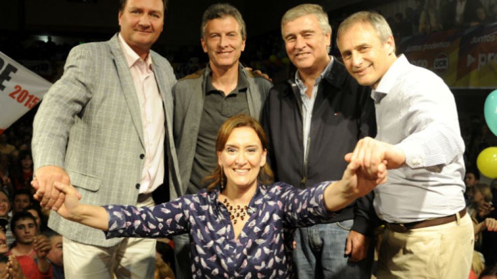 Pedro Dellarossa junto a Mauricio Macri, Gabriela Michetti, Héctor Baldassi y Oscar Aguad.