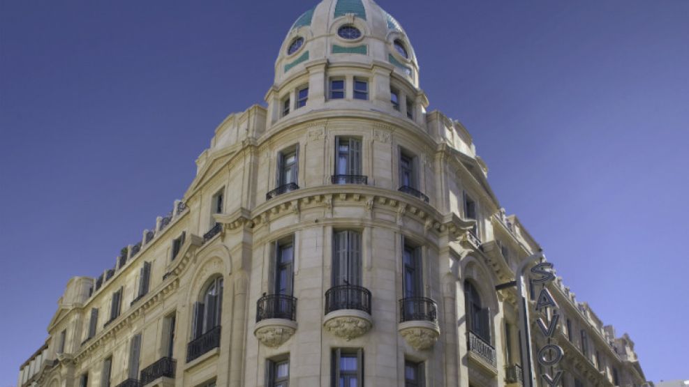 El hotel Esplendor Savoy Rosario es un clásico contemporáneo. 