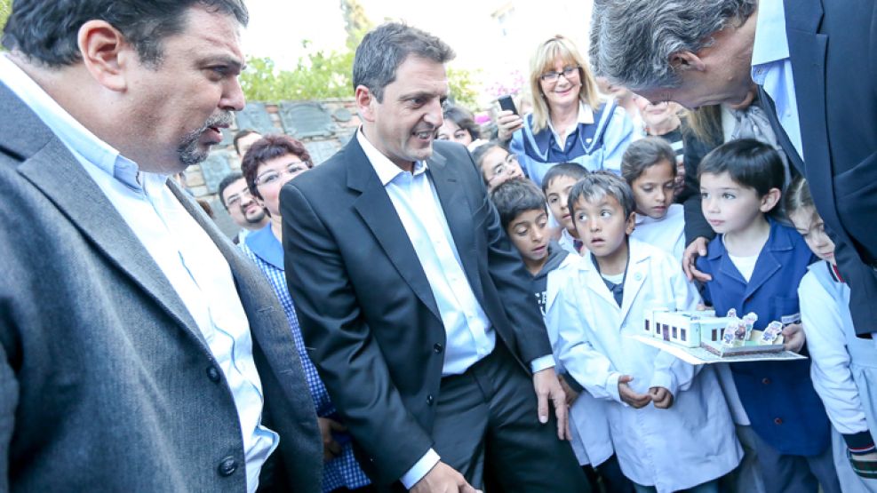 Recorrida. Massa llegó a San Juan apadrinado por el candidato a gobernador Roberto Basualdo.