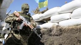 Atento. Pese a la tregua, el ejército ucraniano denunció ataques separatistas en Donetsk.