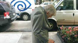 In fraganti. @hugo_fontan tuiteó la semana pasada una foto  del juez Thomas Griesa caminando en la calle en Nueva York.