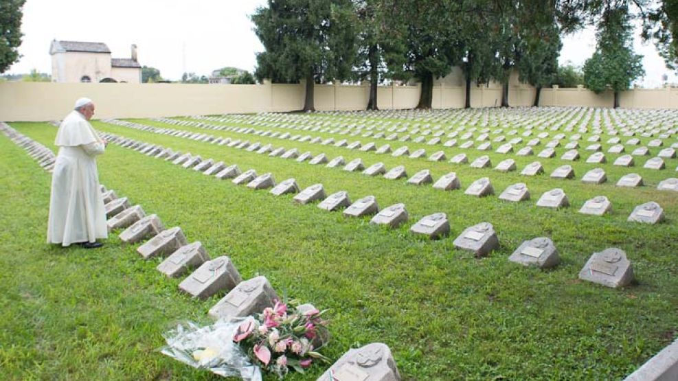 Cementerio. Con caídos en la Primera Guerra Mundial, en la que luchó el abuelo de Francisco.