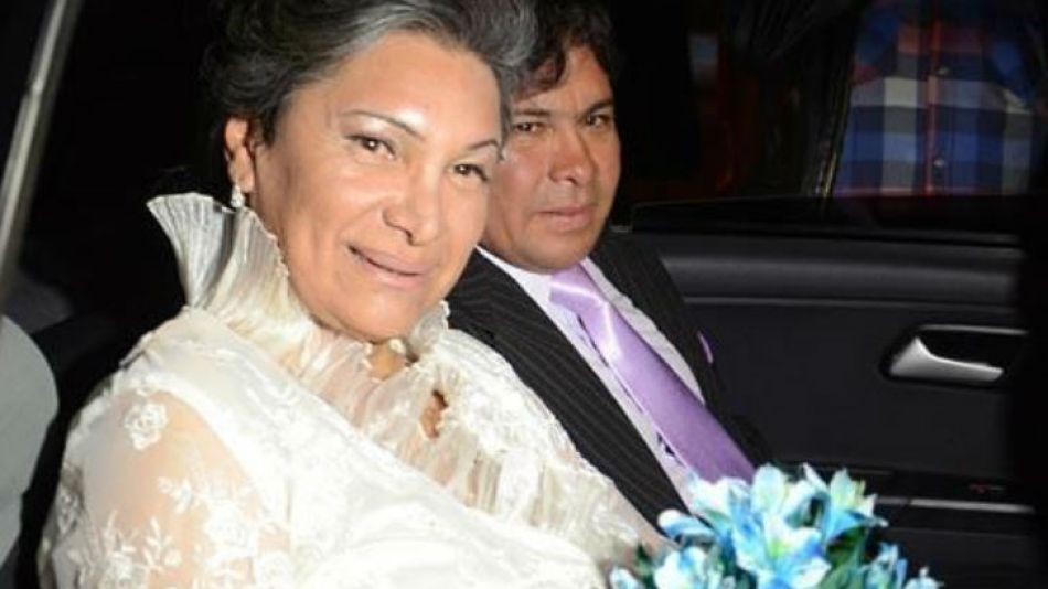 Luisa Lucía Paz y José Leonardo Coria camino a la ceremonia.
