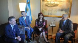 El magnate tiene acciones en YPF y es uno de los principales bonistas de deuda argentina.
