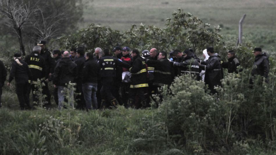 El cadáver fue encontrado embolsado en la orilla de un arroyo cercano a la planta de procesamiento de residuos del Ceamse ayer a la tarde.