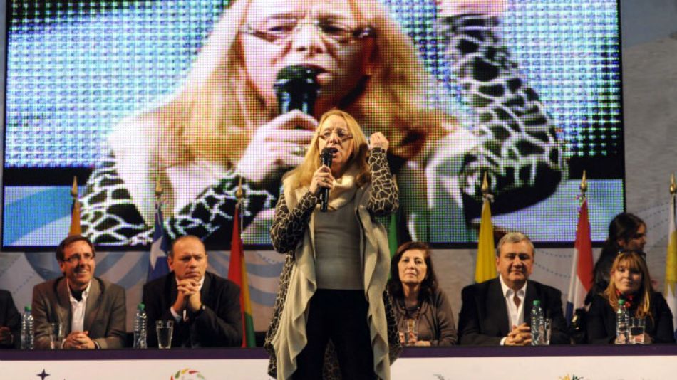 El nombre de Alicia Kirchner es uno de los que se corren para reemplazar a Capitanich.