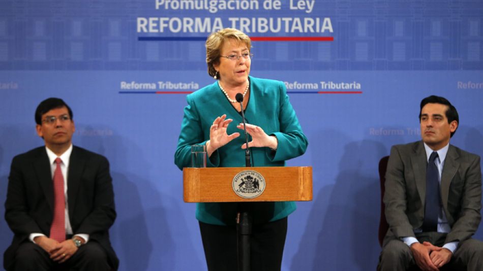 Logro. La ley, que permitirá recaudar US$ 8.300 millones más, era uno de los objetivos de Bachelet.   