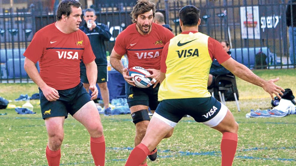 Al ataque. Juan Fernández Lobbe, en una práctica. El delantero es líder natural de un equipo que buscará hacer historia en La Plata.