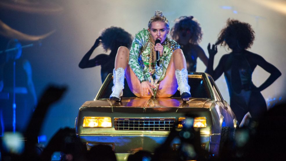 Cifras.  Miley Cyrus,  heredera de Madonna, tiene 18 millones de seguidores en Twitter y 49 millones en Facebook. 