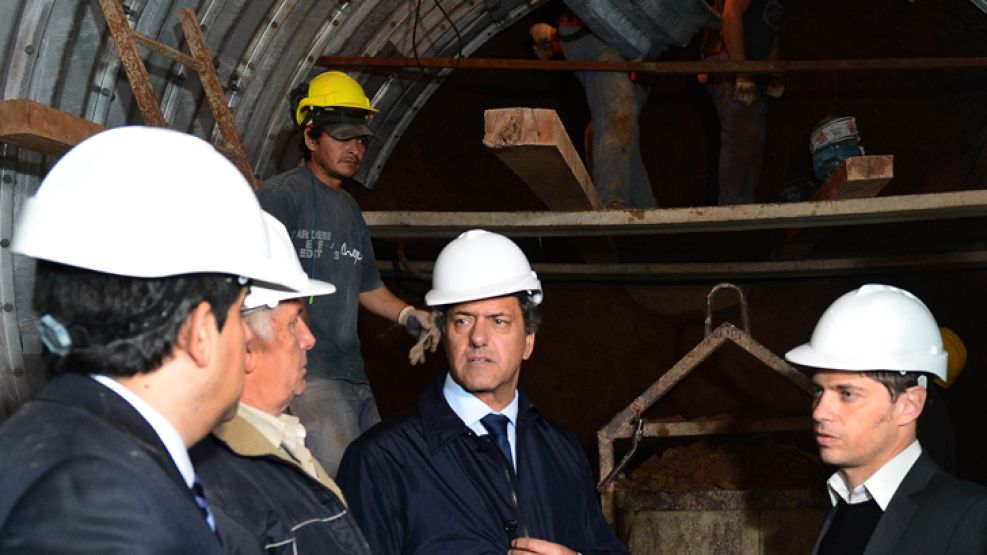 RONDA. Ayer, el ministro Kicillof recorrió obras con Daniel Scioli.