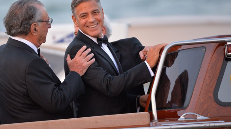 Paseo. Ayer, yendo al Hotel Aman donde se llevó a cabo la ceremonia. Cientos de paparazzis siguieron el camino que Clooney hizo por los impactantes canales de Venecia. La boda, dicen, habría costado e