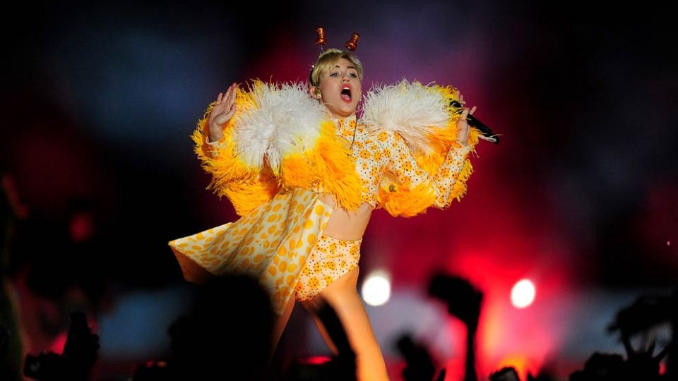 Exitoina Miley Cyrus hizo delirar a miles de fans en Argentina