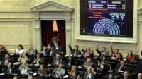 Polemica. El momento en que se aprobó el nuevo Código, en Diputados, el miércoles 1º (arr.). Mabel Bianco, Torcuato Sozio y Luisa Barón discuten algunos puntos. 