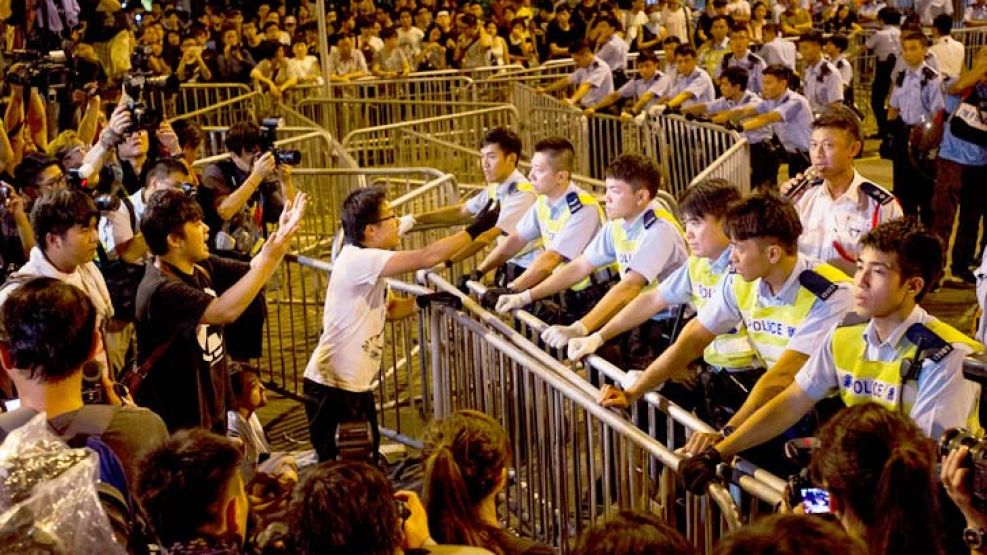 Violencia. Los jóvenes acusan a la policía de no haber intervenido para contener los ataques de matones contra los manifestantes.