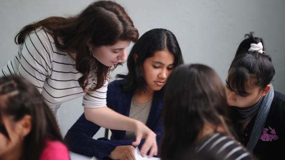 La preinscripción se puede hacer a través de la web, en las escuelas o llamando al 147.