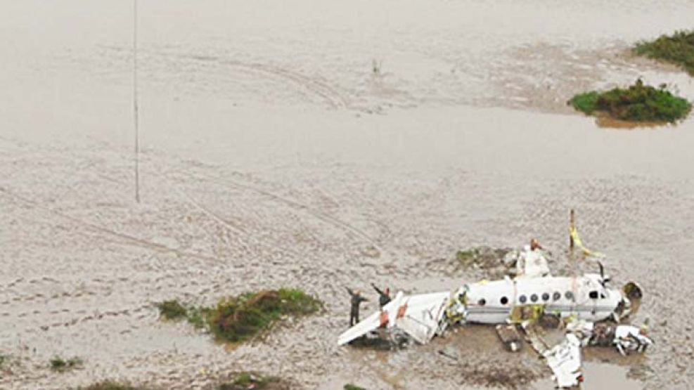 Accidente. El avión cayó a unos 200 km/h en una zona donde no había ni veinte centímetros de agua.